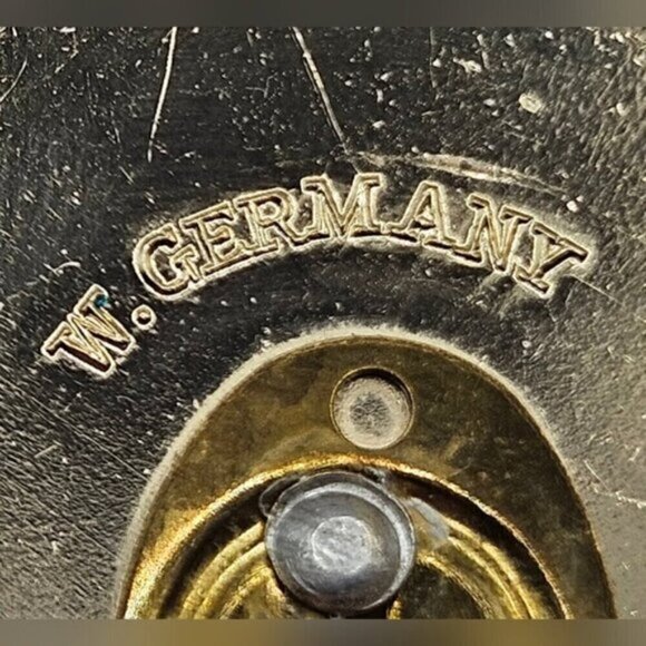 Vintage West Germany Scarf Ring Hinge Clip Gold Tone Ornate 3D Design Round - Picture 7 of 9